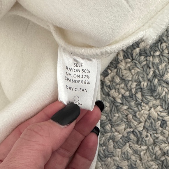 Chic Pearl-Embellished White Sweatshirt - Picture 9 of 9